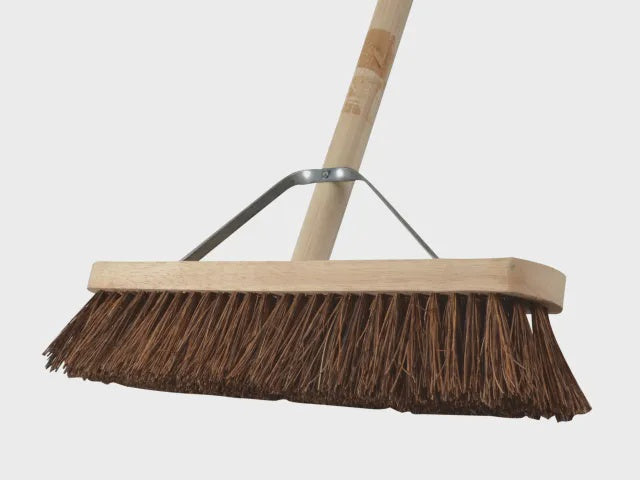 Faithfull FAIBRBAS18H Stiff Bassine Broom 450mm (18in) + Handle & Stay